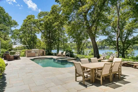 385 Barnes Road Oak Bluffs MA 02557