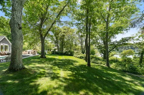 385 Barnes Road Oak Bluffs MA 02557