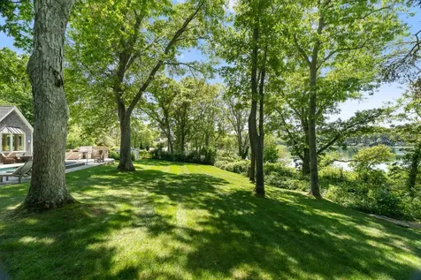 385 Barnes Road Oak Bluffs MA 02557