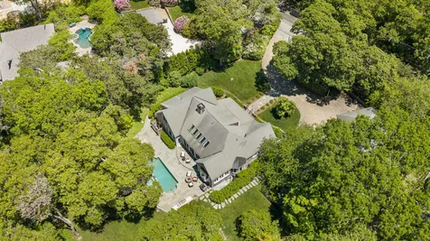 385 Barnes Road Oak Bluffs MA 02557