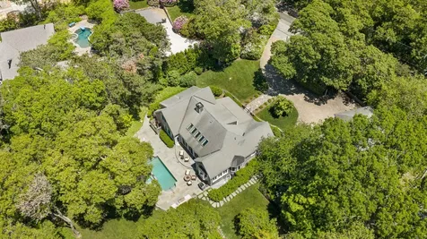 385 Barnes Road Oak Bluffs MA 02557