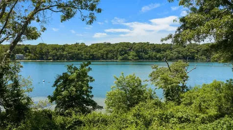 385 Barnes Road Oak Bluffs MA 02557