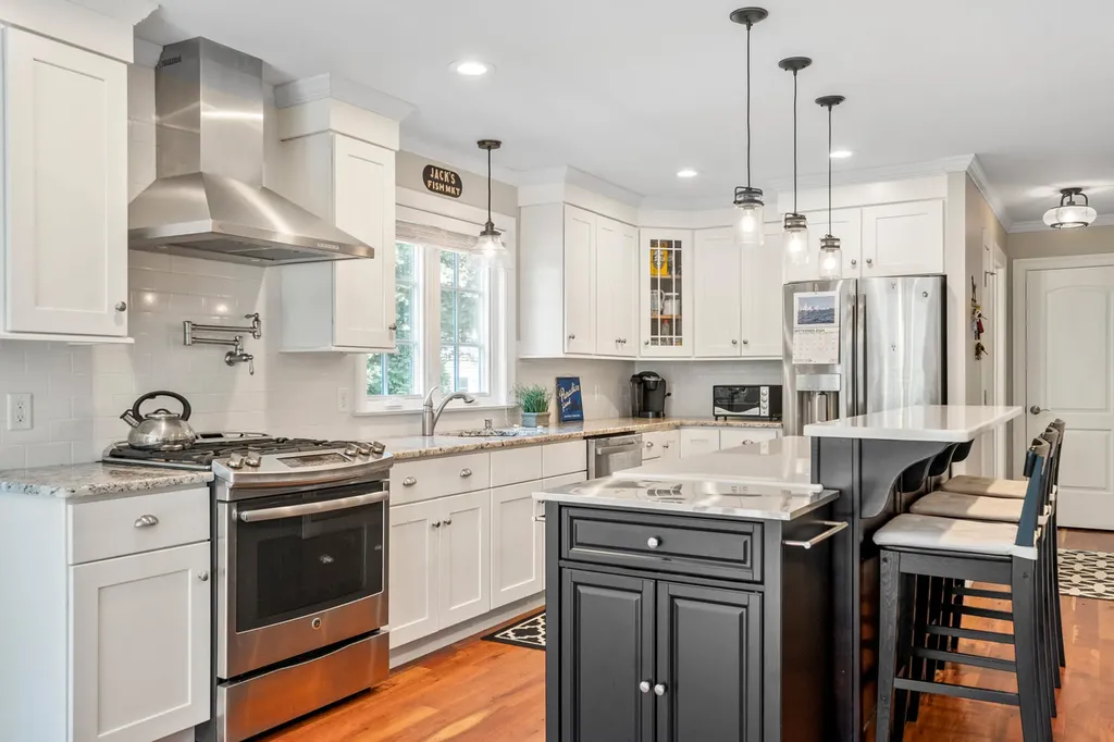 42 Eighth Street North Edgartown MA 02539