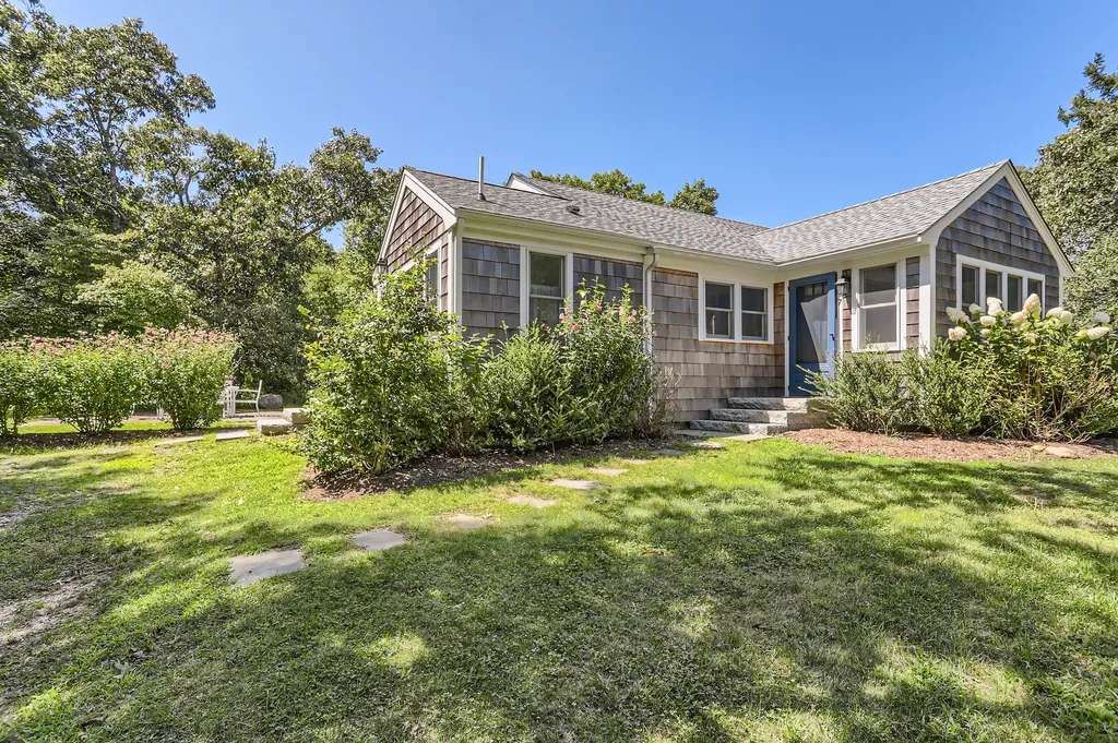 7 Flanders Lane Chilmark MA 02535