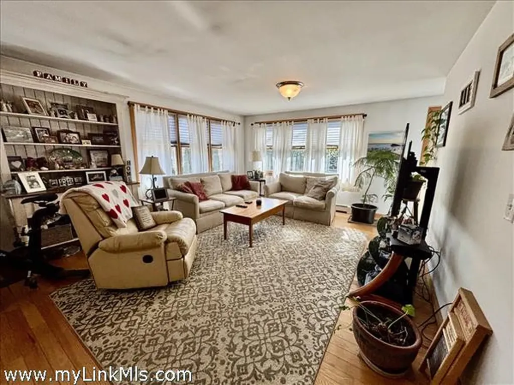 70 Carol Lane Oak Bluffs MA 02557