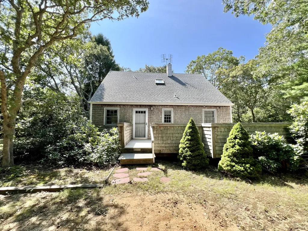 41 Old County Road West Tisbury MA 02557