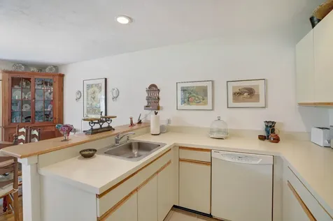 17 Meetinghouse Village Way Edgartown MA 02539