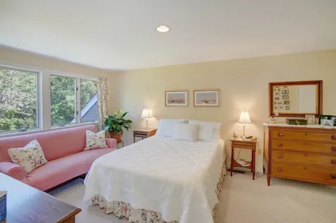 17 Meetinghouse Village Way Edgartown MA 02539