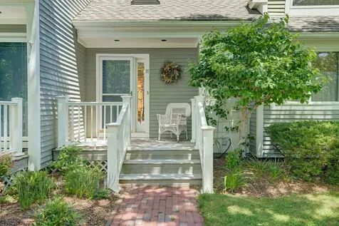 17 Meetinghouse Village Way Edgartown MA 02539