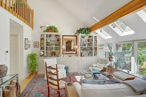 17 Meetinghouse Village Way Edgartown MA 02539
