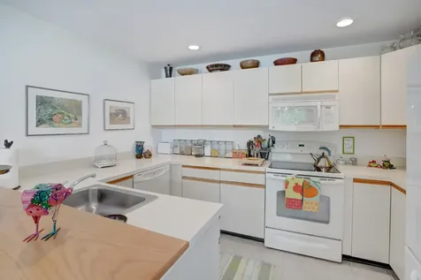 17 Meetinghouse Village Way Edgartown MA 02539