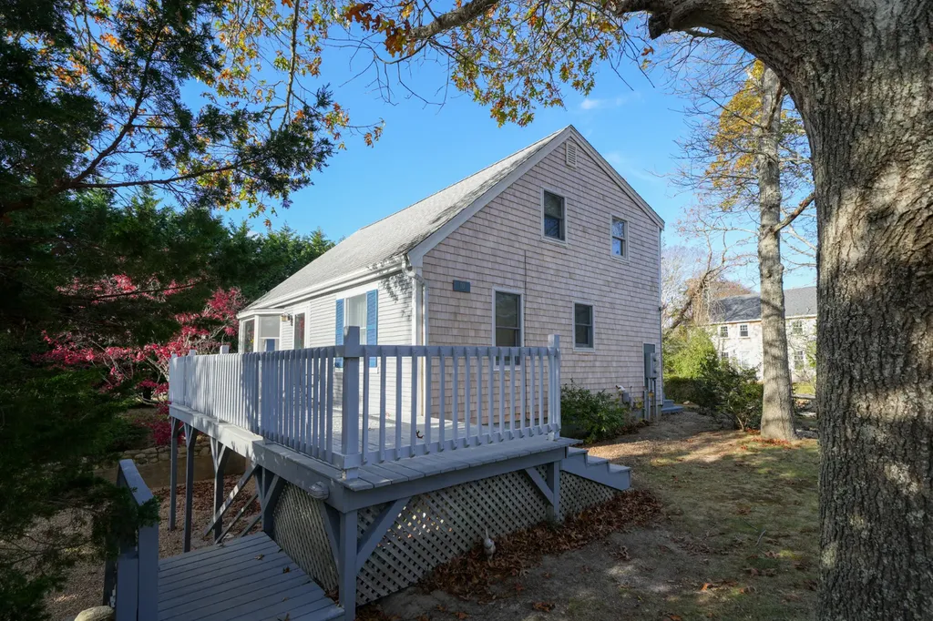 10 Kims Way Oak Bluffs MA 02557