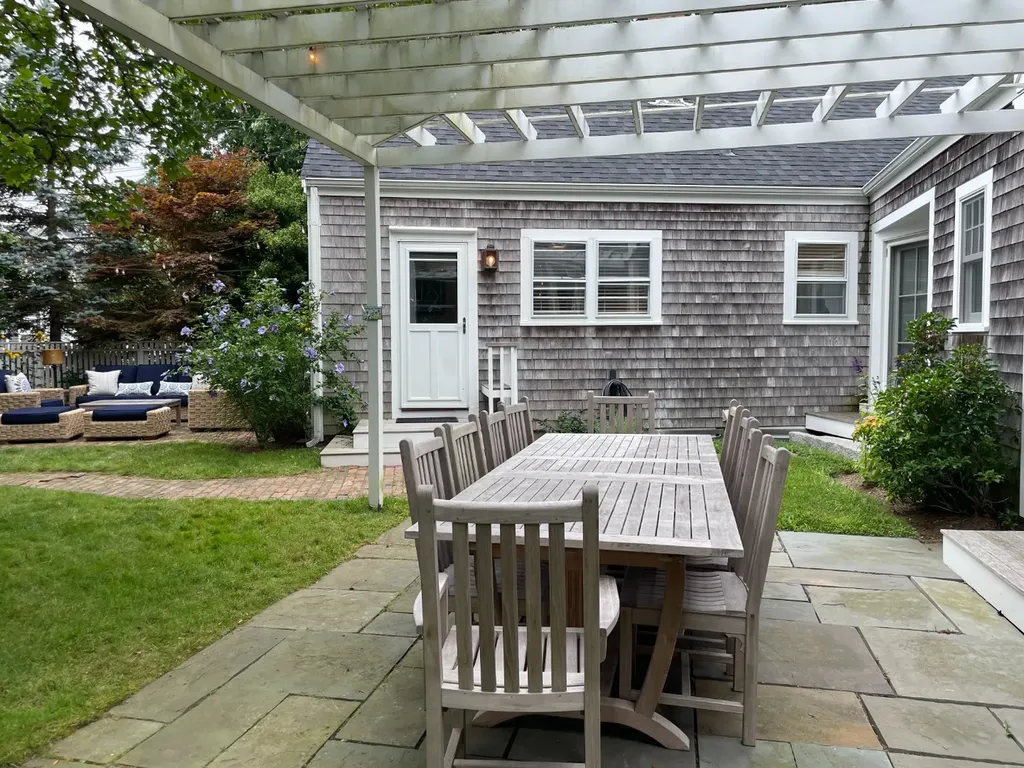 13 Plantingfield Way Edgartown MA 02539