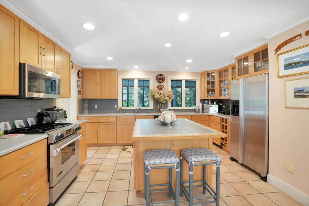 19 Kitts Field Circle Edgartown MA 02539