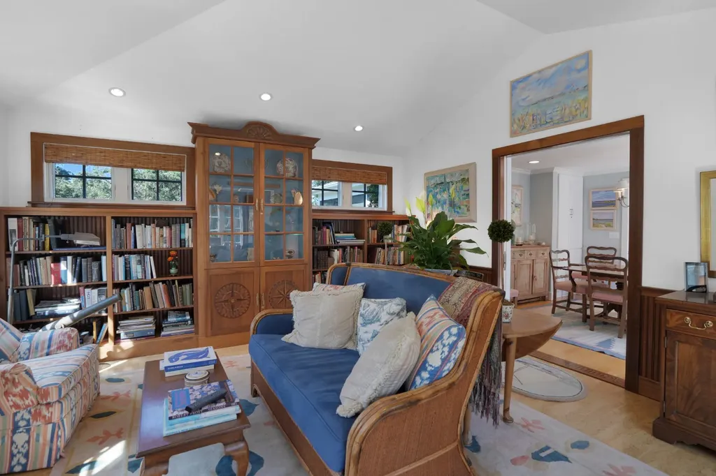 19 Kitts Field Circle Edgartown MA 02539