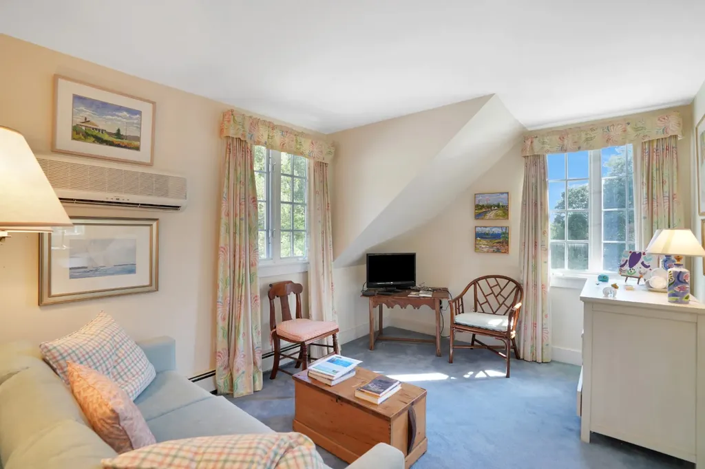19 Kitts Field Circle Edgartown MA 02539