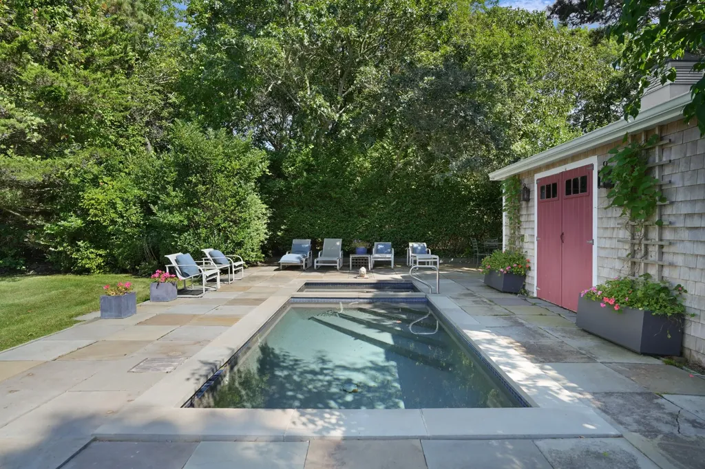 19 Kitts Field Circle Edgartown MA 02539