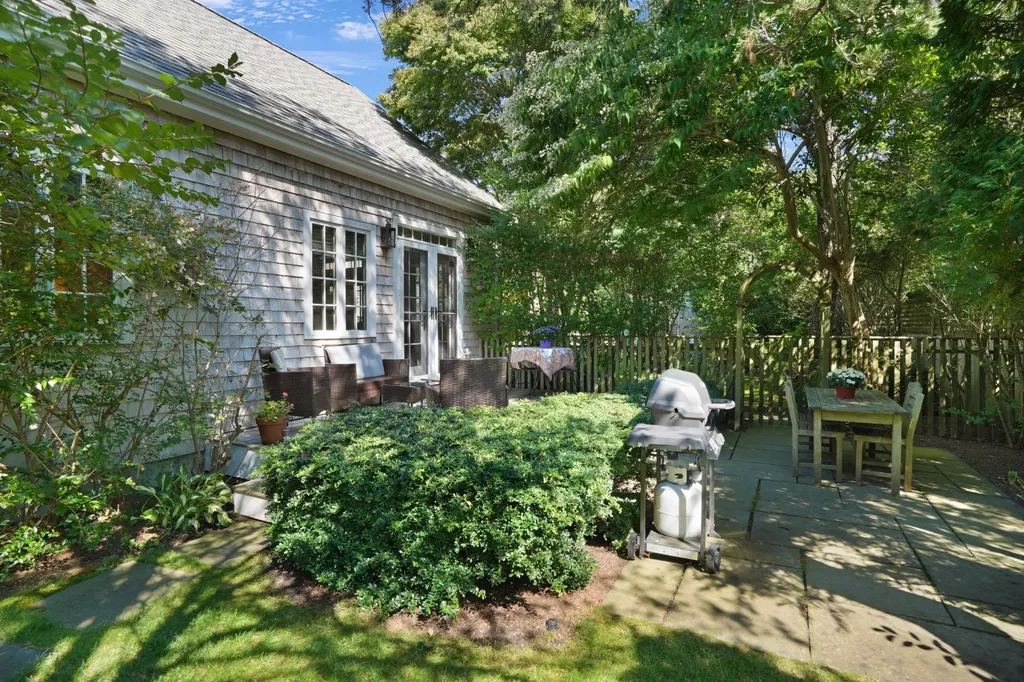 19 Kitts Field Circle Edgartown MA 02539
