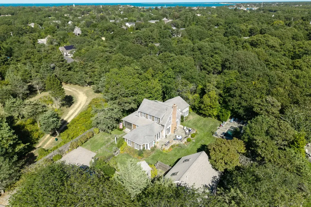 19 Kitts Field Circle Edgartown MA 02539