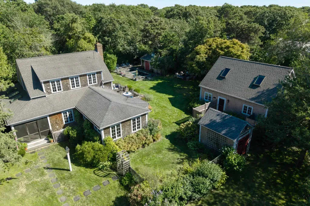 19 Kitts Field Circle Edgartown MA 02539
