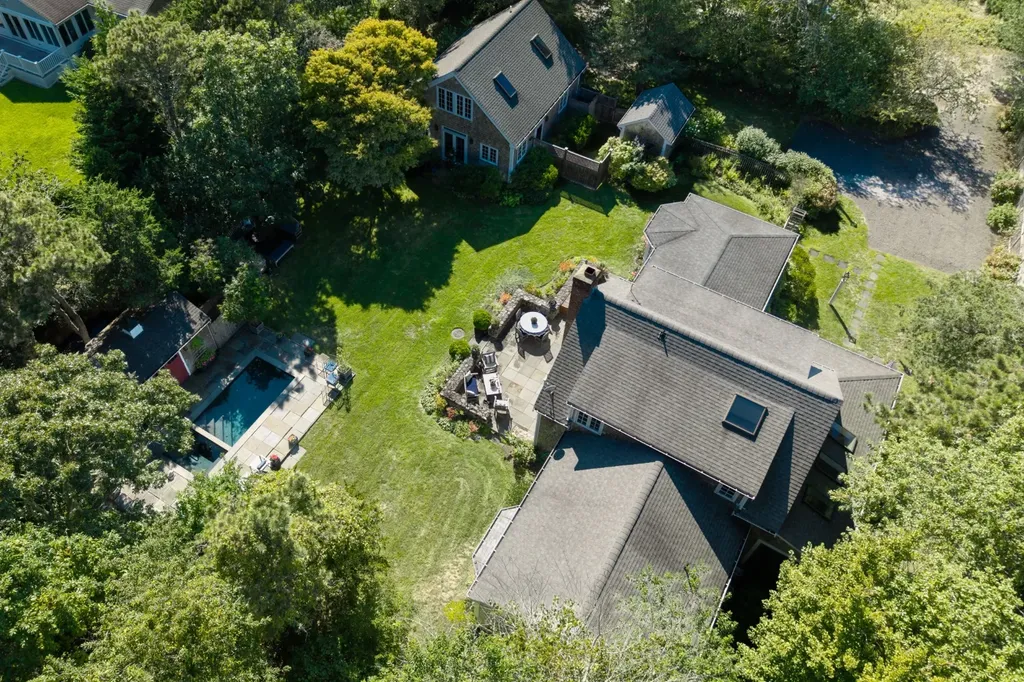 19 Kitts Field Circle Edgartown MA 02539