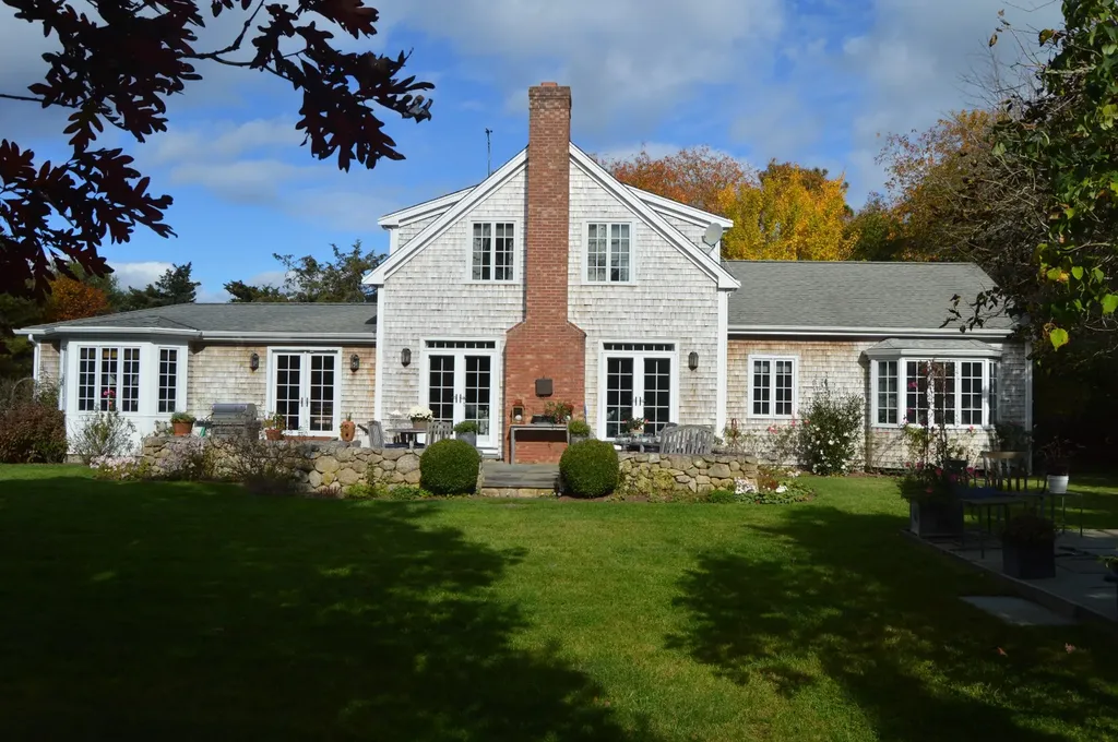 19 Kitts Field Circle Edgartown MA 02539