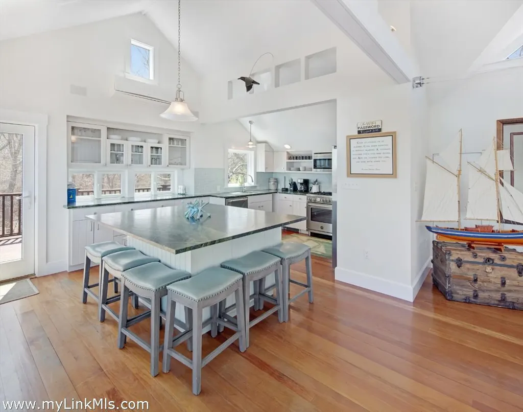 72 Chappaquiddick Avenue Edgartown MA 02539