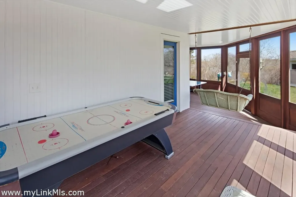 72 Chappaquiddick Avenue Edgartown MA 02539