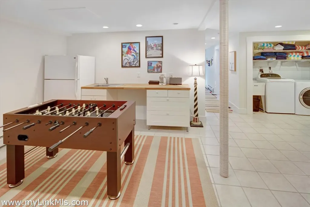 72 Chappaquiddick Avenue Edgartown MA 02539