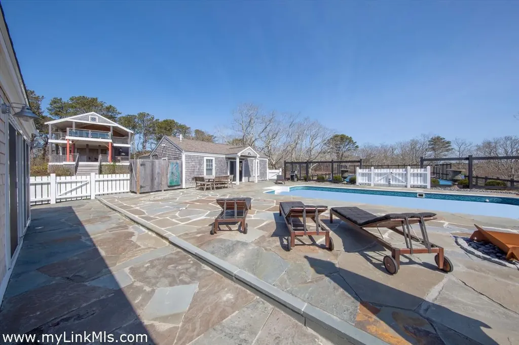 72 Chappaquiddick Avenue Edgartown MA 02539