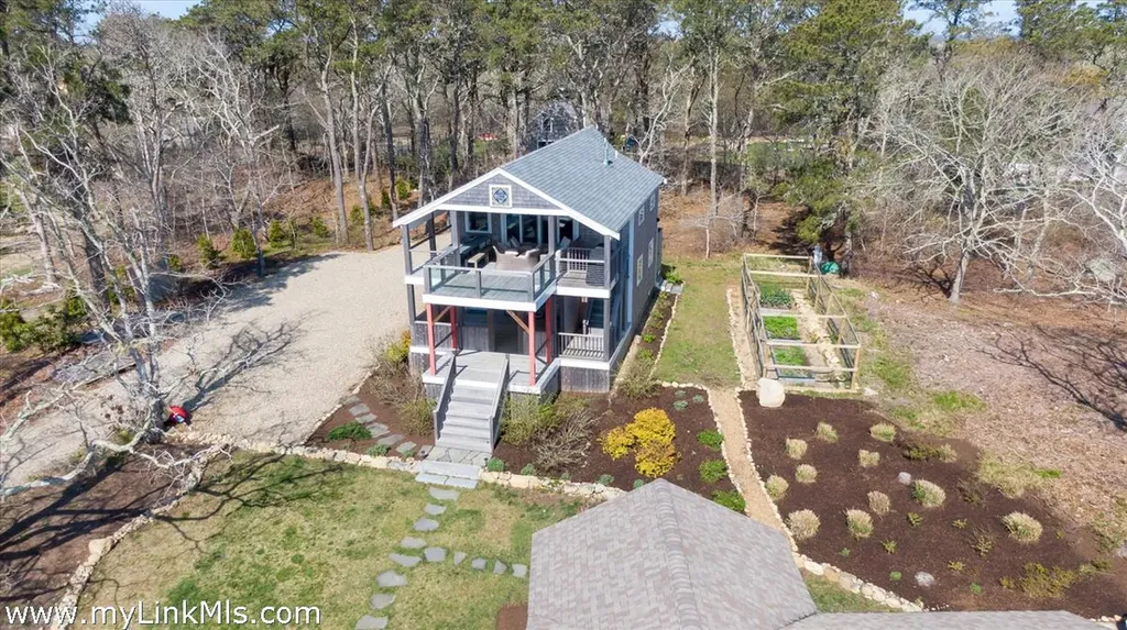 72 Chappaquiddick Avenue Edgartown MA 02539