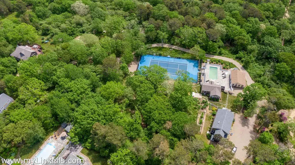 72 Chappaquiddick Avenue Edgartown MA 02539