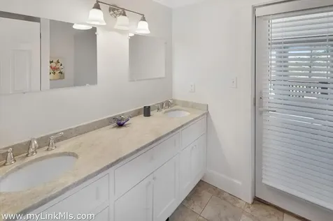 72 Chappaquiddick Avenue Edgartown MA 02539