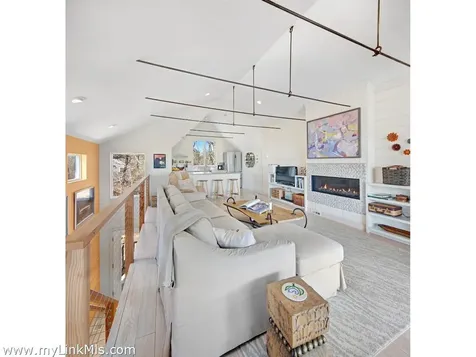 72 Chappaquiddick Avenue Edgartown MA 02539