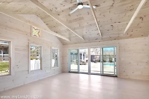 72 Chappaquiddick Avenue Edgartown MA 02539