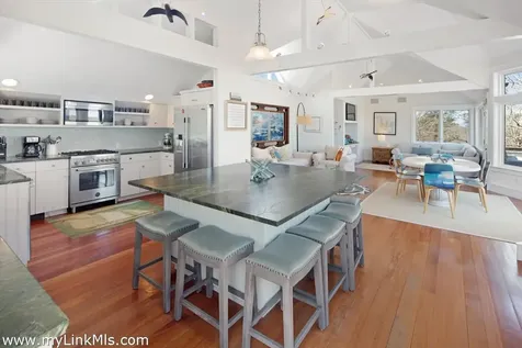 72 Chappaquiddick Avenue Edgartown MA 02539