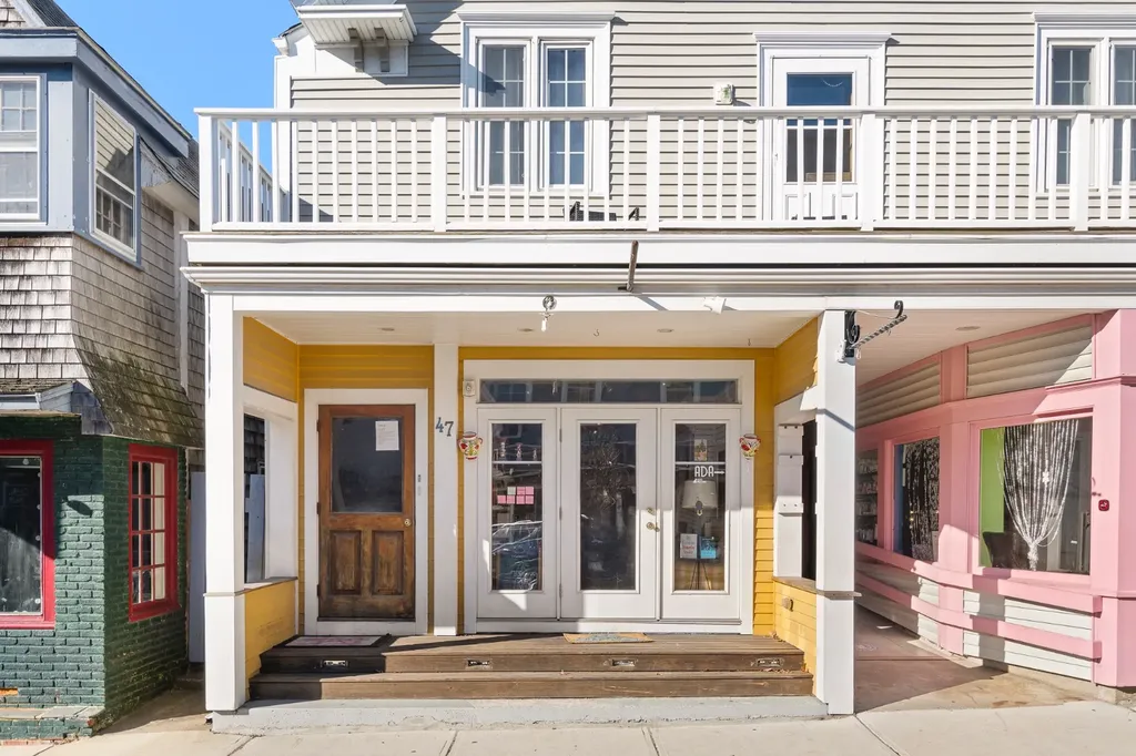 47 Circuit Avenue Oak Bluffs MA 02557