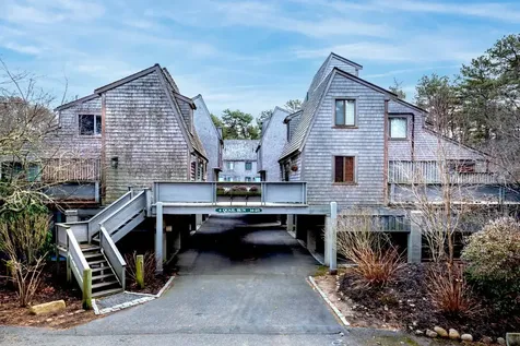 4 Quail Run Oak Bluffs MA 02557