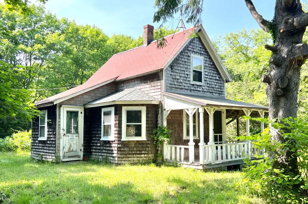 25 Oak Avenue Oak Bluffs MA 02557