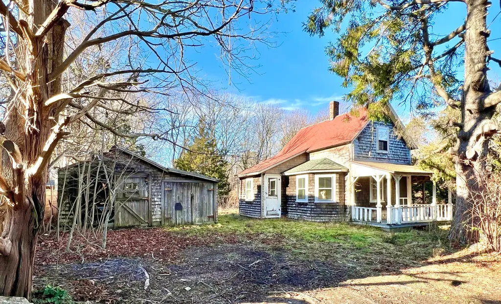 25 Oak Avenue Oak Bluffs MA 02557
