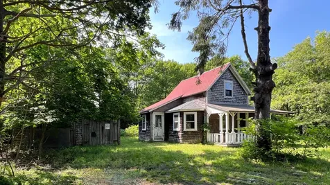 25 Oak Avenue Oak Bluffs MA 02557