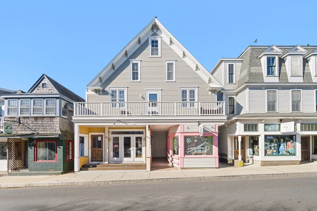 47 Circuit Avenue Oak Bluffs MA 02557