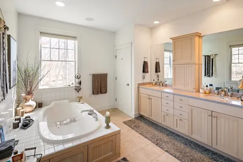 34 South Pond Road West Tisbury MA 02568