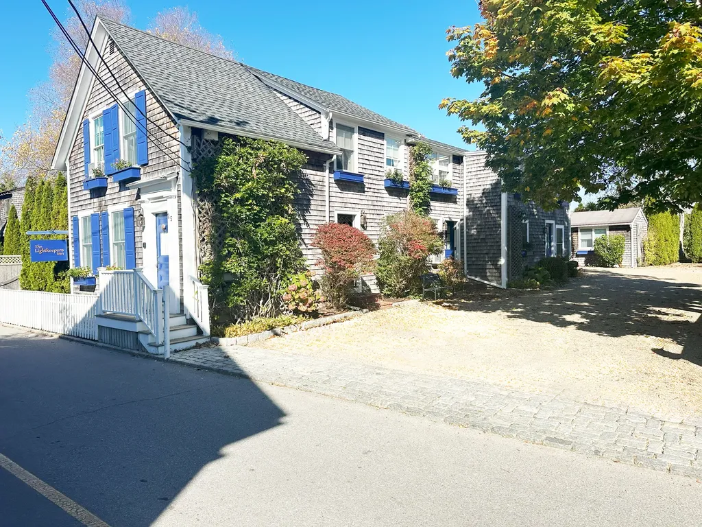 25 Simpsons Lane Edgartown MA 02539
