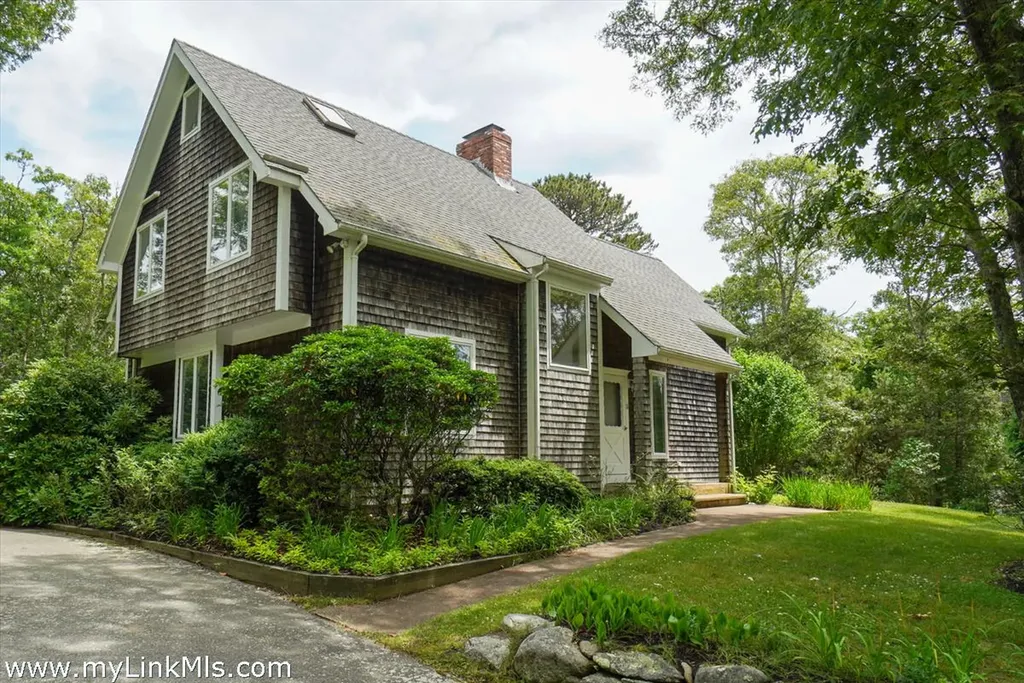 11 High Meadow Lane Oak Bluffs MA 02557