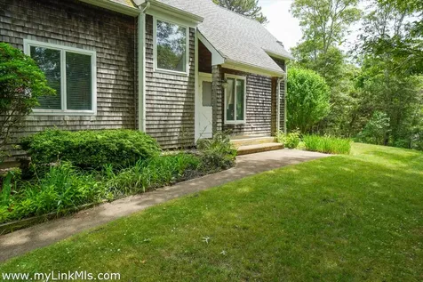 11 High Meadow Lane Oak Bluffs MA 02557