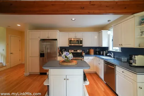 11 High Meadow Lane Oak Bluffs MA 02557