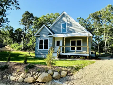 128 Manchester Avenue Oak Bluffs MA 02557