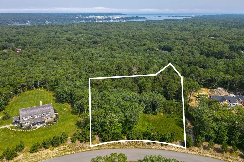 22 Paddock Road Oak Bluffs MA 02557