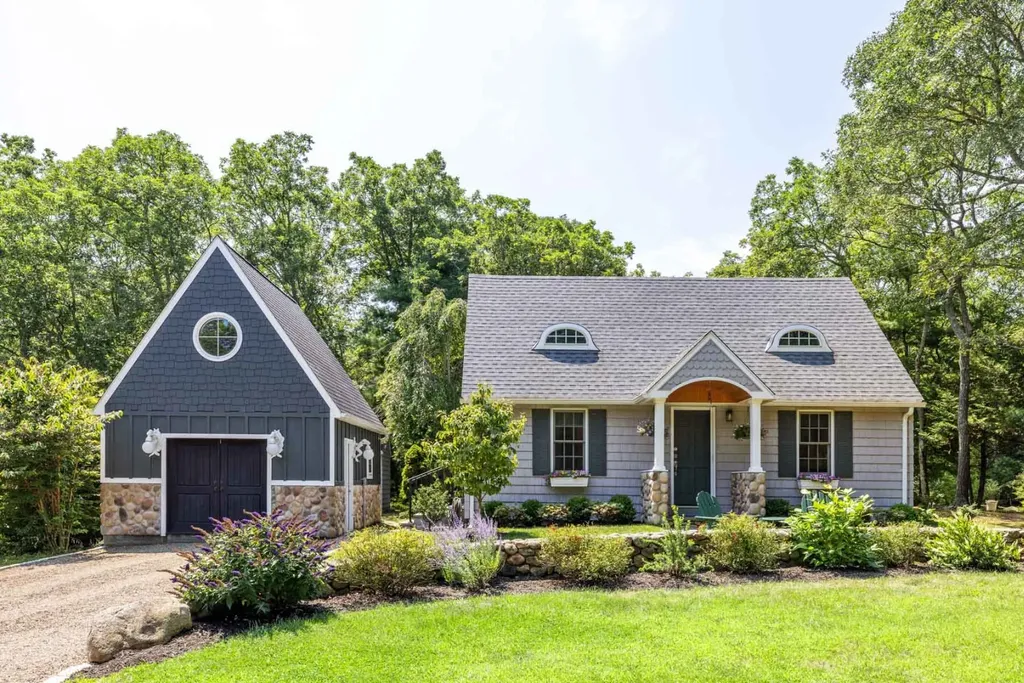 26 Sea Glen Road Oak Bluffs MA 02557